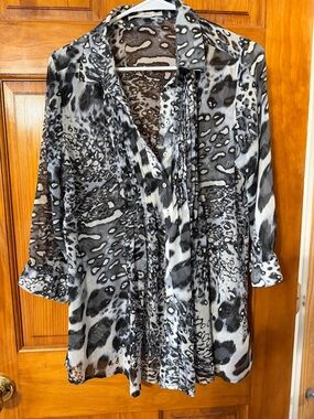 Fever Women's Black & White Animal Print Blouse
